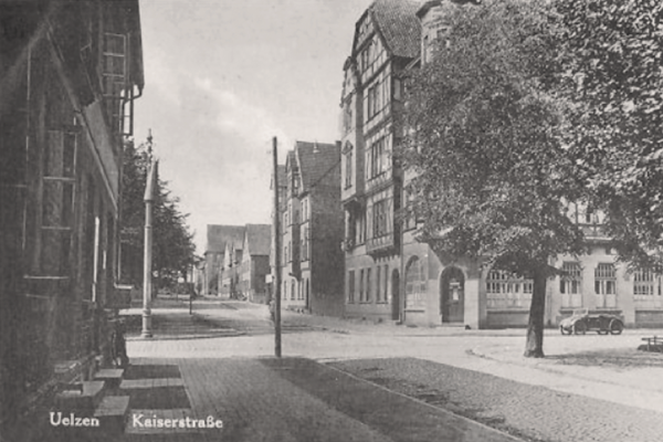 1921: Die Eheleute Ernst und Minna Bartels gründen in der Kaiserstraße 11 eine Tischlerei